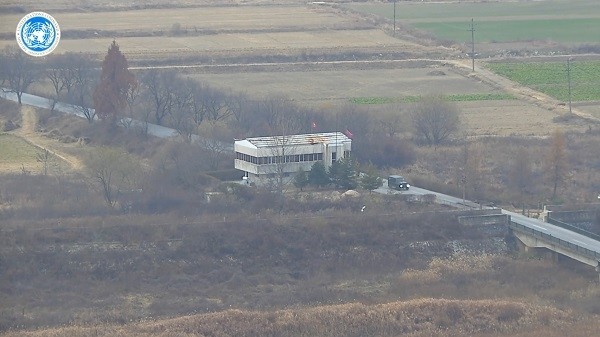 유엔군 사령부는 22일 서울 용산 국방부 브리핑룸에서 최근 판문점공동경비구역(JSA)을 통해 귀순한 북한 병사의 총격 상황을 담은 CCTV를 공개했다. (사진제공=유엔군사령부)