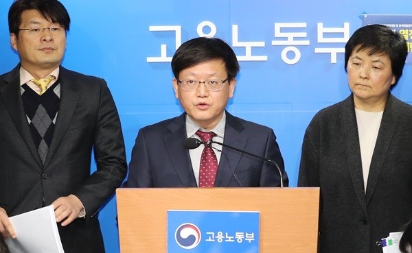 고용노동부는 26일 여성가족부, 보건복지부, 기획재정부, 중소벤처기업부, 과학기술정보통신부, 교육부 등 관계부처와 함께 이같은 내용을 포함한 '여성 일자리대책'을 발표했다.