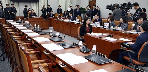 27일 서울 영등포구 여의도 국회에서 진행된 국회운영위원회 전체회의가 여당의 불참으로 파행운영되고 있다. (newsis)