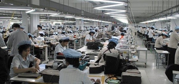 개성공단은 젊고 손재주도 뛰어난 생산직 인력이 풍부한데다 인건비까지 저렴하다는 게 강점이다.