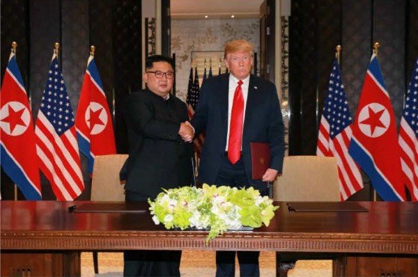 지난 12일 김정은 국무위원장이 도널드 트럼프 대통령과 싱가포르 센토사섬 카펠라 호텔에서 북미정상회담을 한 모습.(사진=newsis)
