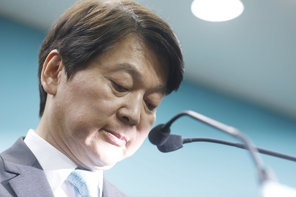 안철수 바른미래당 서울시장 후보가 14일 서울 종로구 선거 캠프에서 열린 해단식에서 선거 참패에 대한 책임을 지고 당분간 성찰의 시간을 가지겠다고 밝혔다.(사진=newsis)