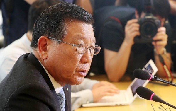 지난 4일 박삼구 금호아시아나그룹 회장이 아시아나항공 기내식 대란과 관련해 사과 입장을 밝히고 있다.(사진=newsis)