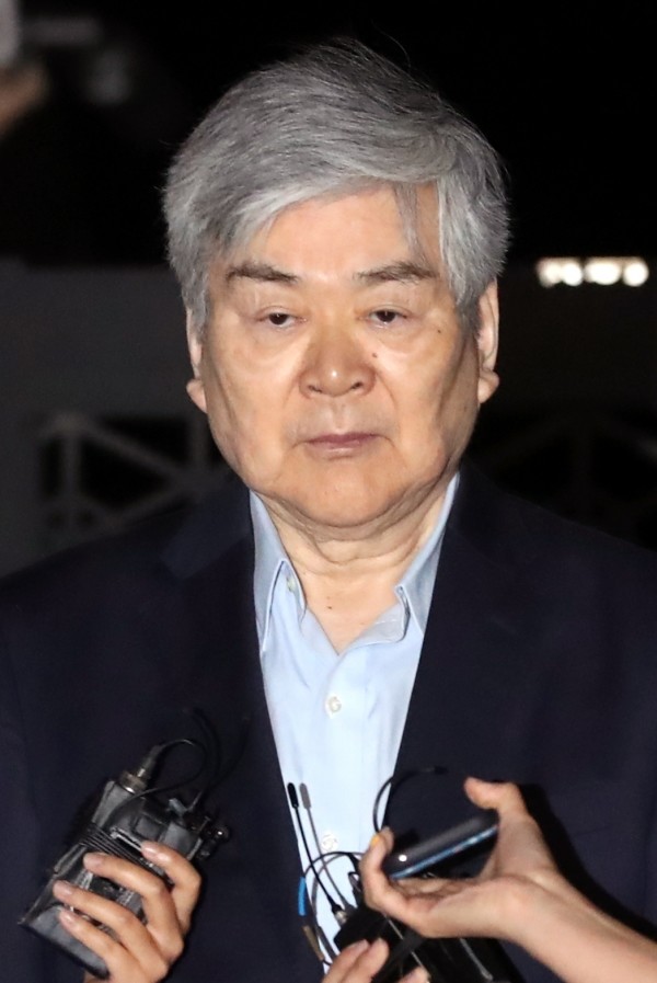 상속세 탈루 등 비리 의혹에 휩싸인 조양호 한진그룹 회장이 지난 6일 오전 영장이 기각된 후 서울 구로구 남부구치소를 나서고 있는 모습.(사진=newsis)