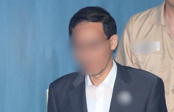 드루킹의 핵심 멤버인 도 모 변호사가 노회찬 정의당 원내대표에게 불법 정치자금을 건넨 혐의로 구속 전 피의자 심문(영장실질심사)를 받기 위해 19일 오후 서울 서초구 서울중앙지방법원에 출석하고 있다. (사진=newsis)