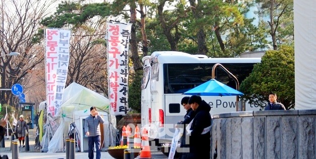 현대차 1차 협력사인 유성기업의 해고노동자들은 3년째 천막 농성을 펼치고 있다./사진=정수남 기자