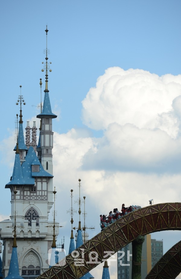 잠실 롯데월드 전경.