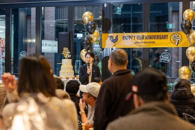 BHC, 캐나다 1호점 1주년 맞아 ...